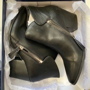 Kaari Blue Leather Booties
